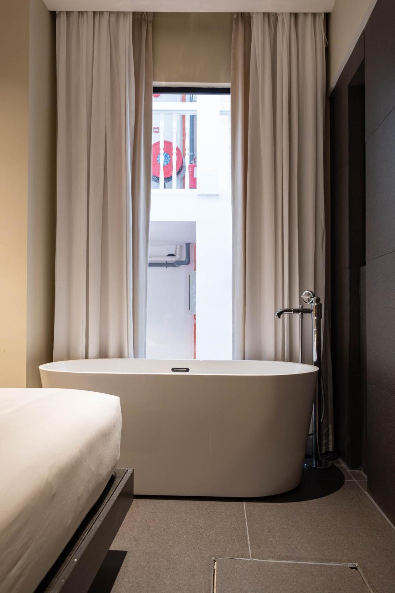 Deluxe King Bathtub,1629779488:JPEG